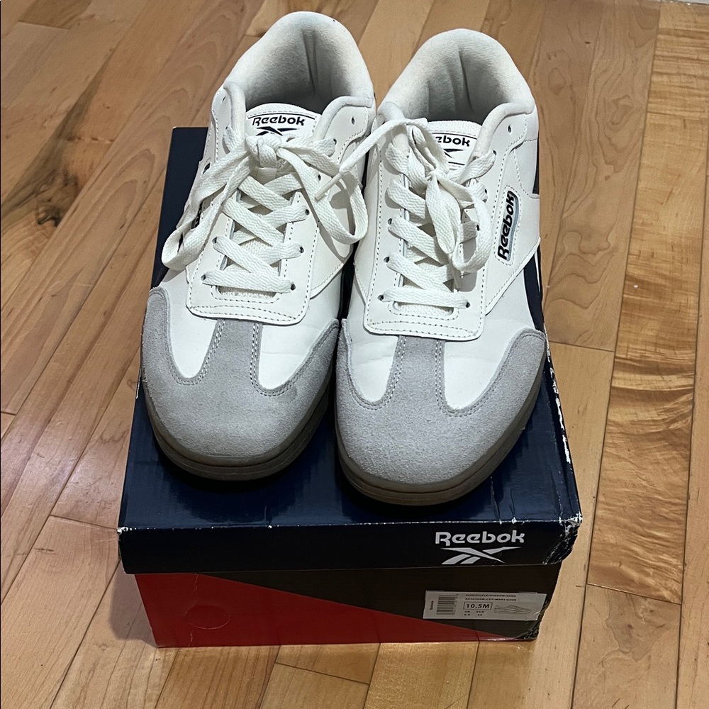 Pre-owned Men’s 10.5 Reebok Comfort FootBed Ortholite White and Gray Sneakers.